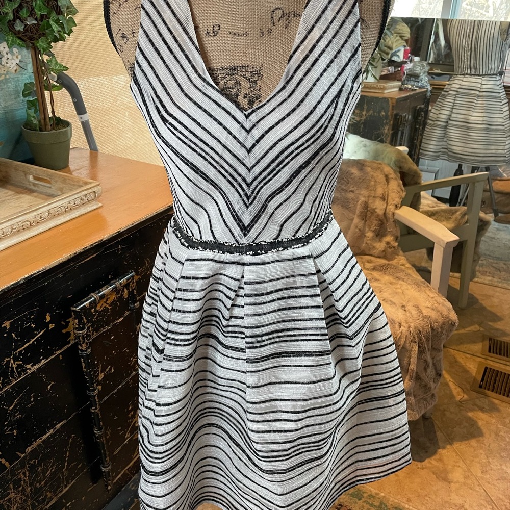 Adorable sleeveless dress size small NWT